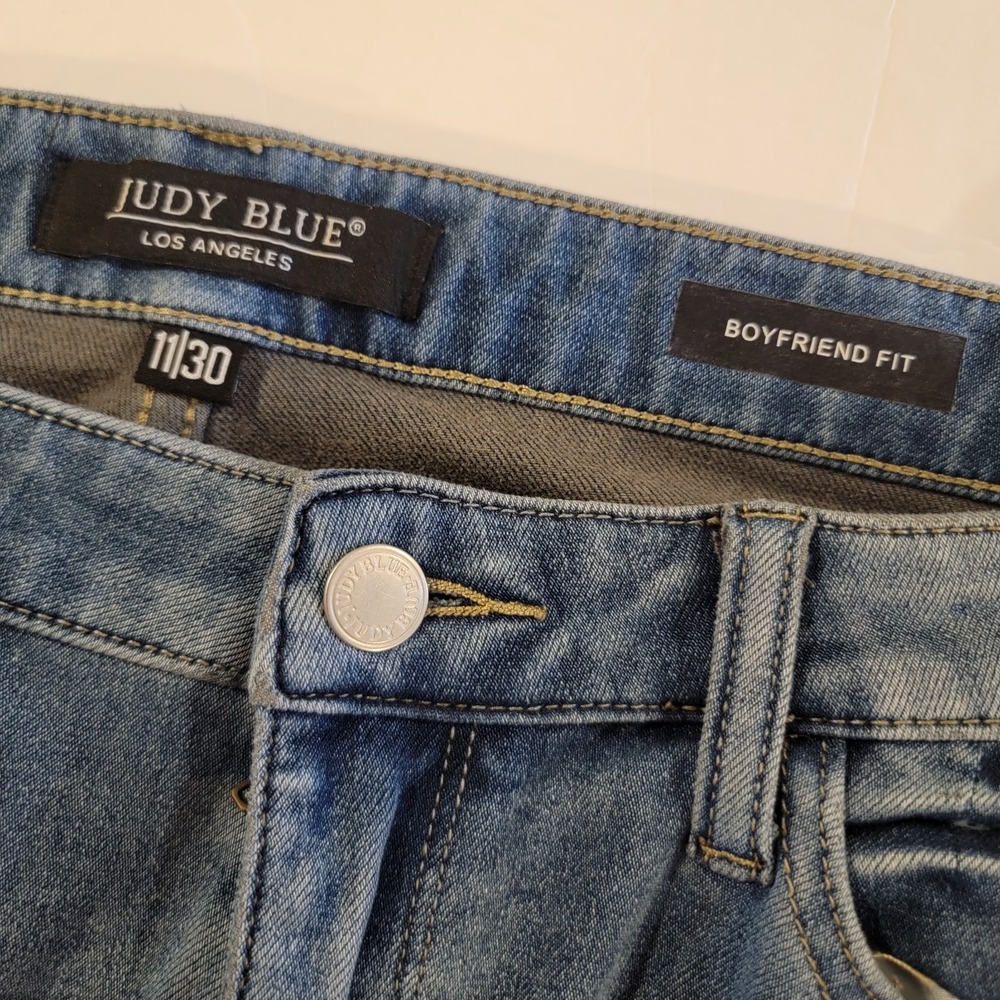 Judy Blue Boyfriend Capri Fit Jeans Womens 11/30 Measures 32x24 Light Wash Pants